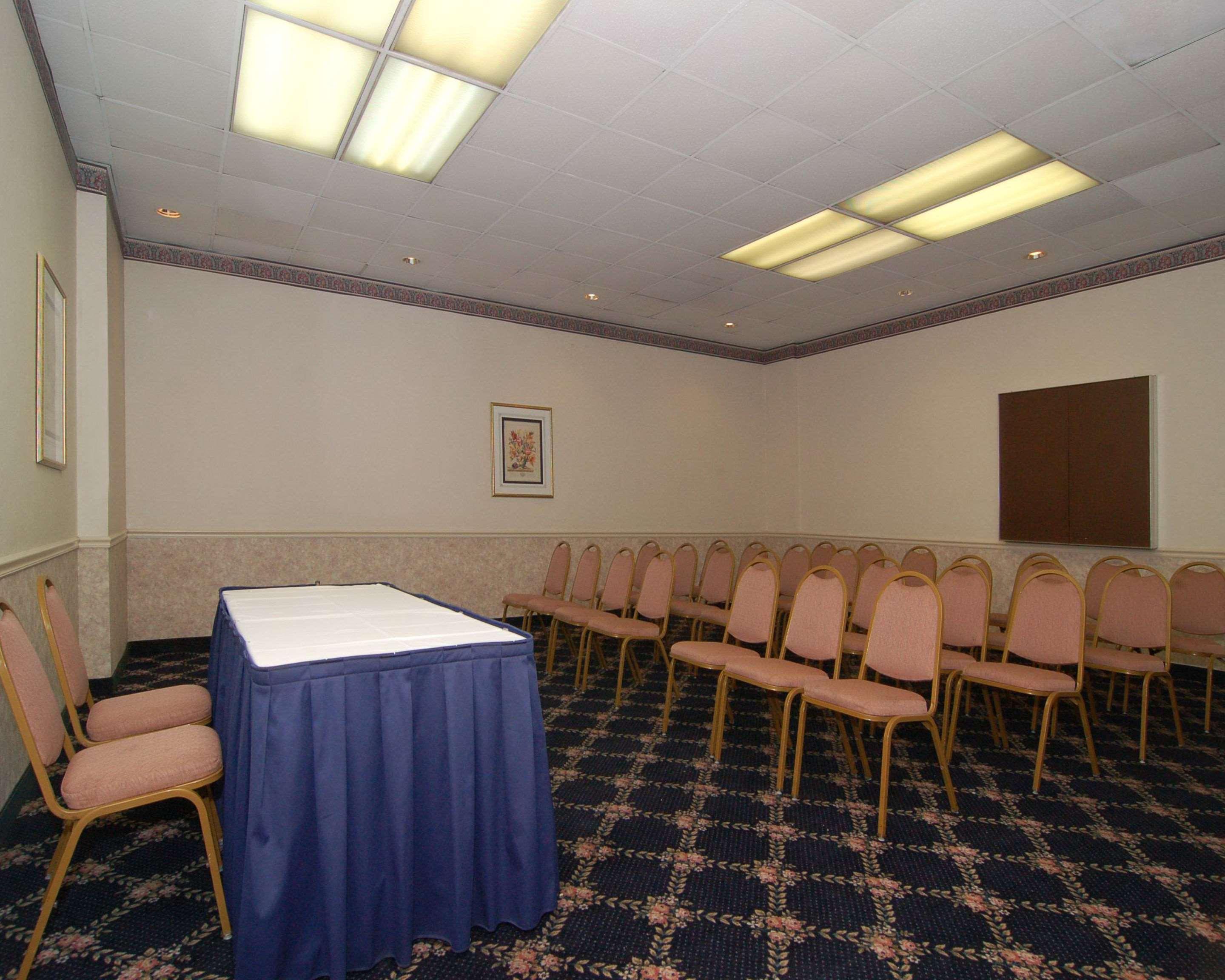Rodeway Inn Сандстън Екстериор снимка