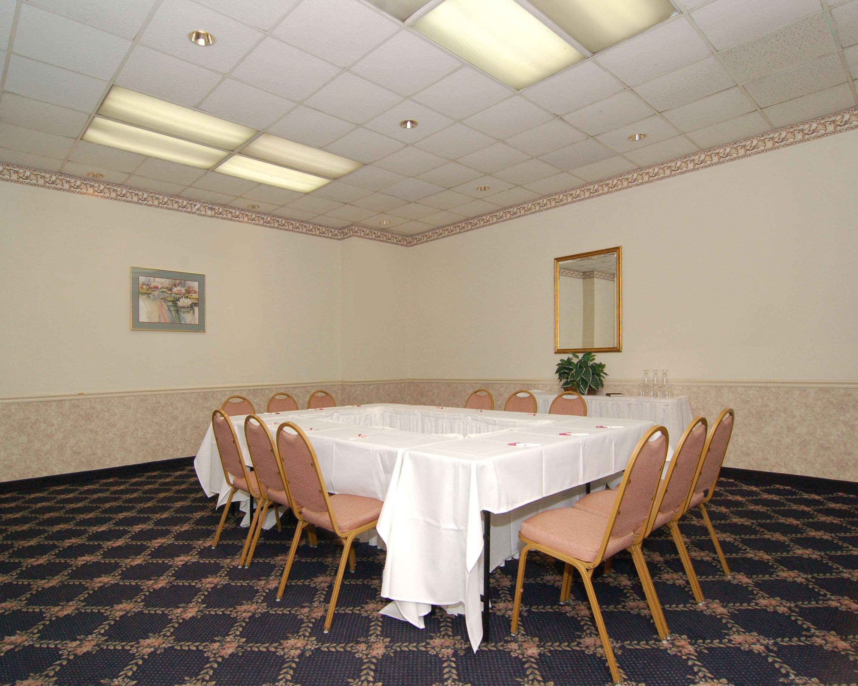 Rodeway Inn Сандстън Екстериор снимка