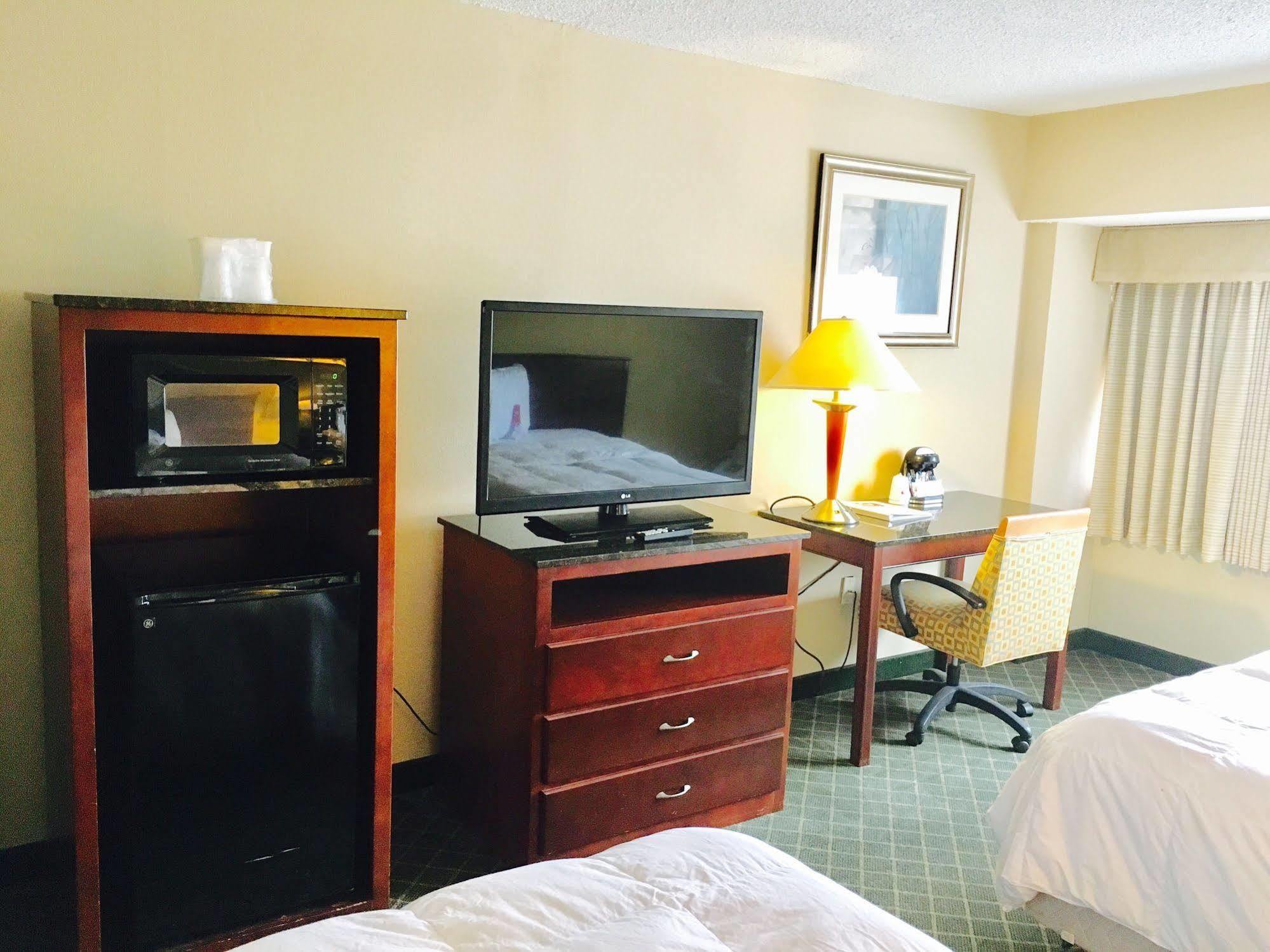 Rodeway Inn Сандстън Екстериор снимка