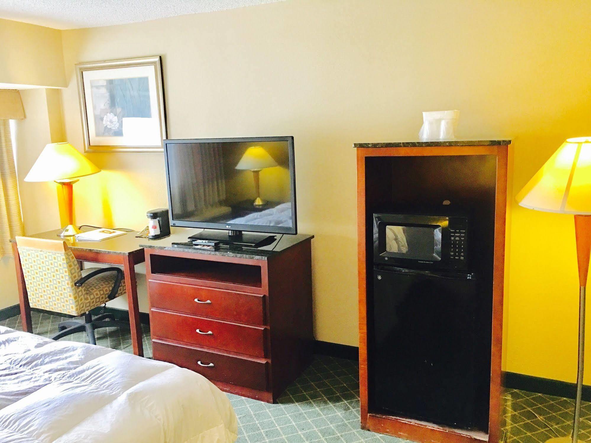 Rodeway Inn Сандстън Екстериор снимка