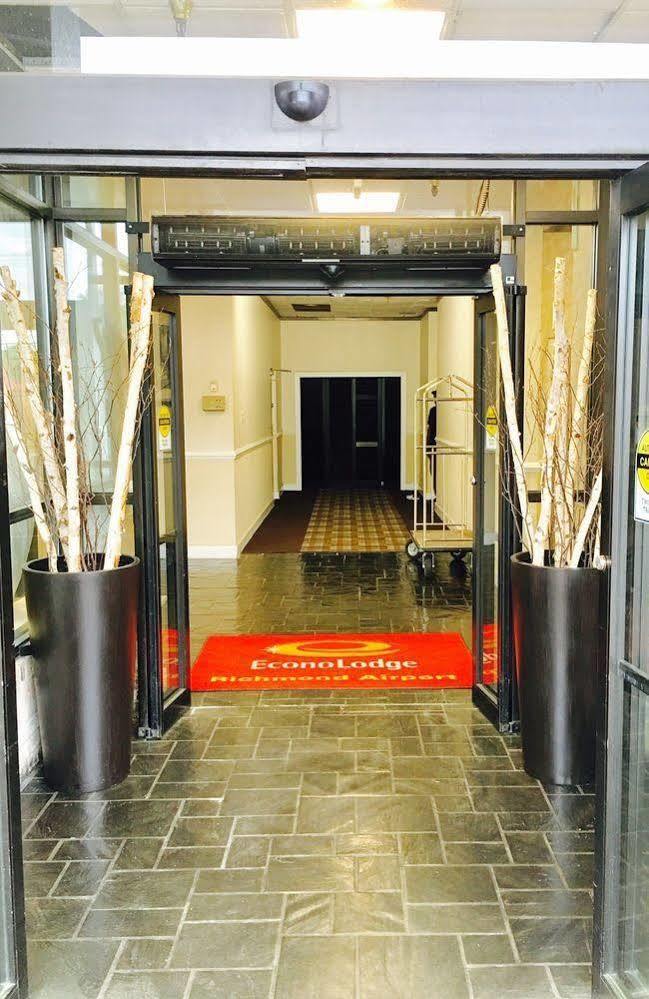 Rodeway Inn Сандстън Екстериор снимка